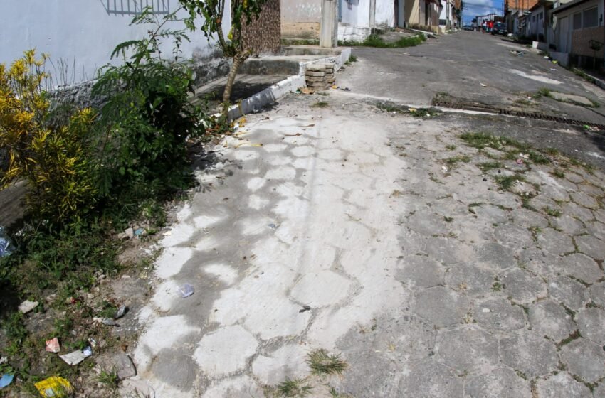  Prefeitura realiza manutenção de rua no Santa Rita