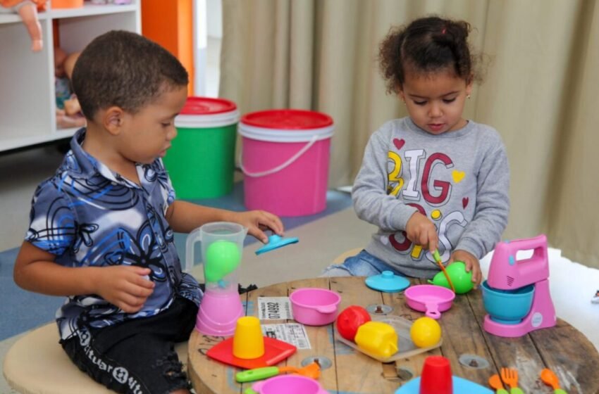  Prefeitura realiza a entrega de brinquedos socioeducativos para instituições de ensino teixeirenses