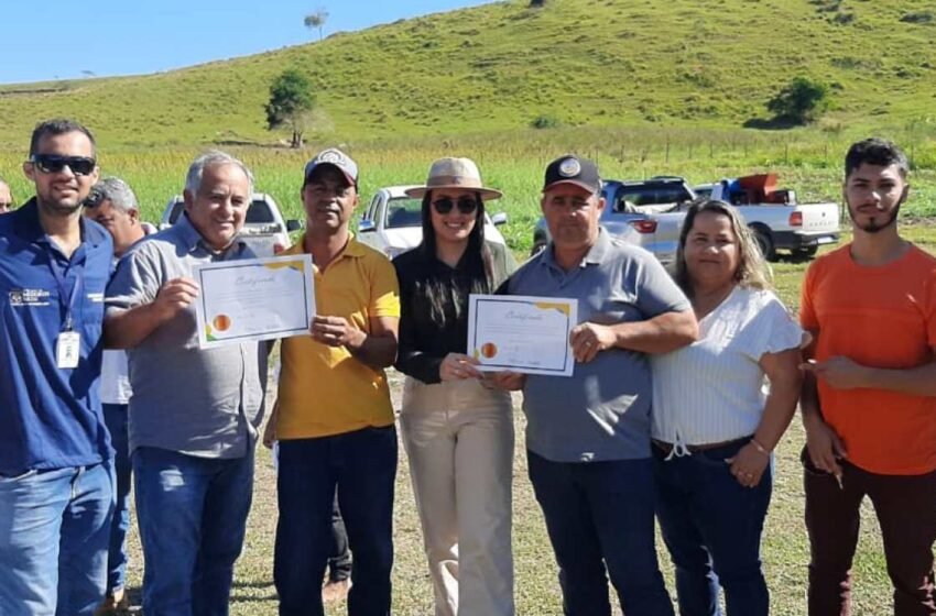  Medeiros Neto comemora premiação de produtores de queijo do município em concurso nacional
