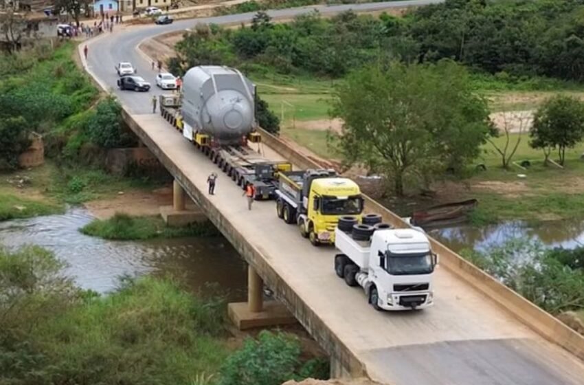  VÍDEO: Desenvolvimento: ponte do Anel Viário de Medeiros Neto recebe operação de transporte de estator de energia