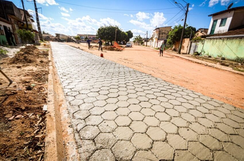  Prefeitura avança com pavimentação do bairro Vila Caraípe