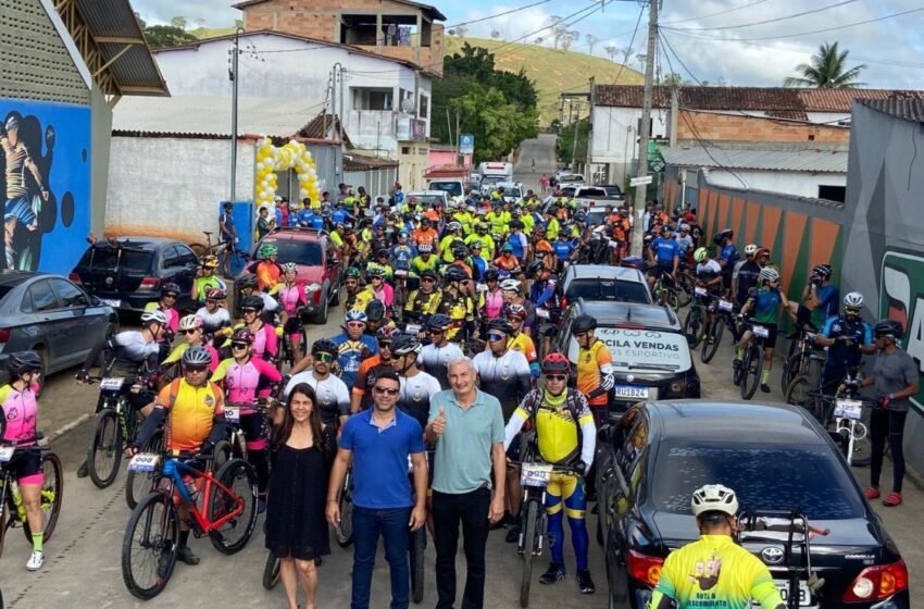  Prefeitura de Medeiros Neto realiza 3º Passeio Ciclístico Em Defesa da Vida com recorde de participação