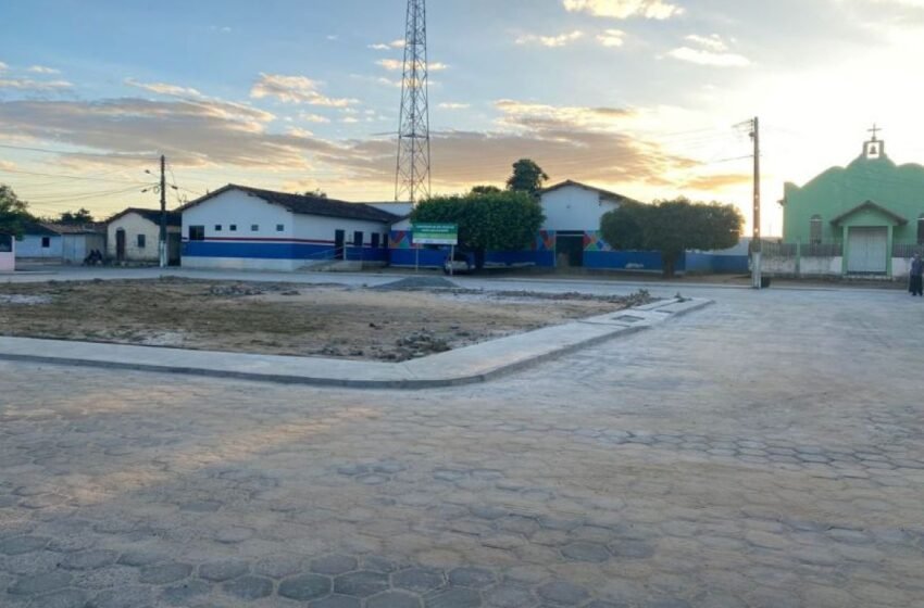  Prefeitura de Medeiros Neto conclui obra de calçamento de ruas no povoado de Santa Luzia do Norte