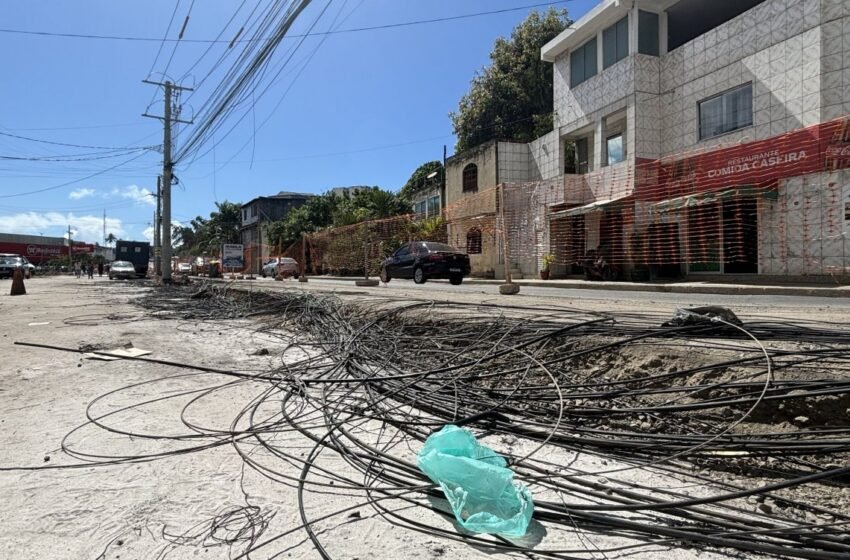  Repórter Metropole: Fios expostos após obra da Coelba causam transtornos em Salvador