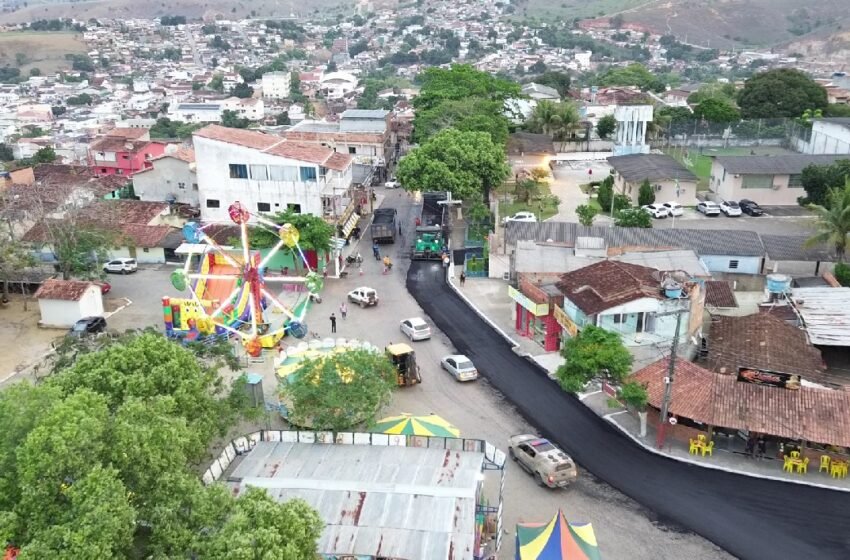  Obras de pavimentação asfáltica avançam na Rua Dr. Antônio Coelho Lima