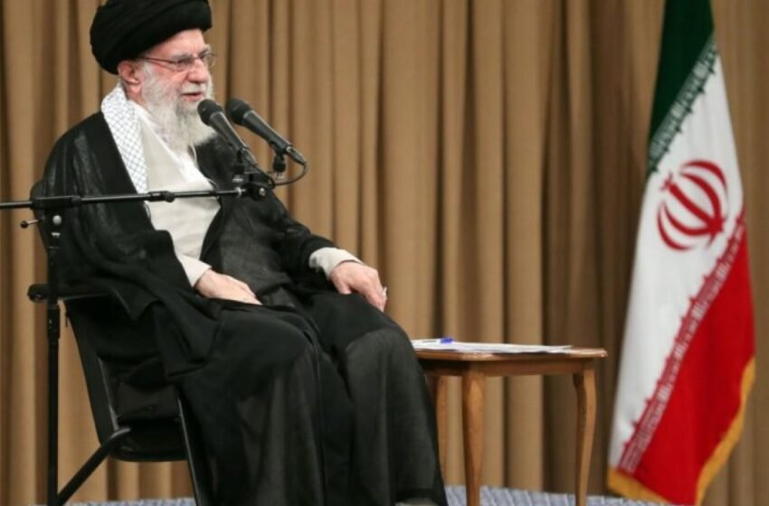  Líder supremo do Irã ameaça EUA e Israel com ‘resposta esmagadora’ a ataques