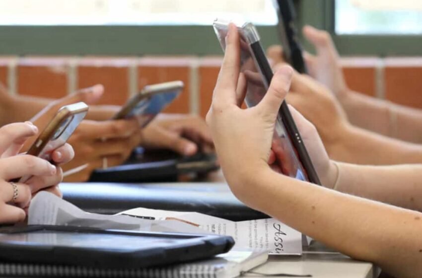  70% das escolas particulares visam endurecer regras quanto ao uso de celular