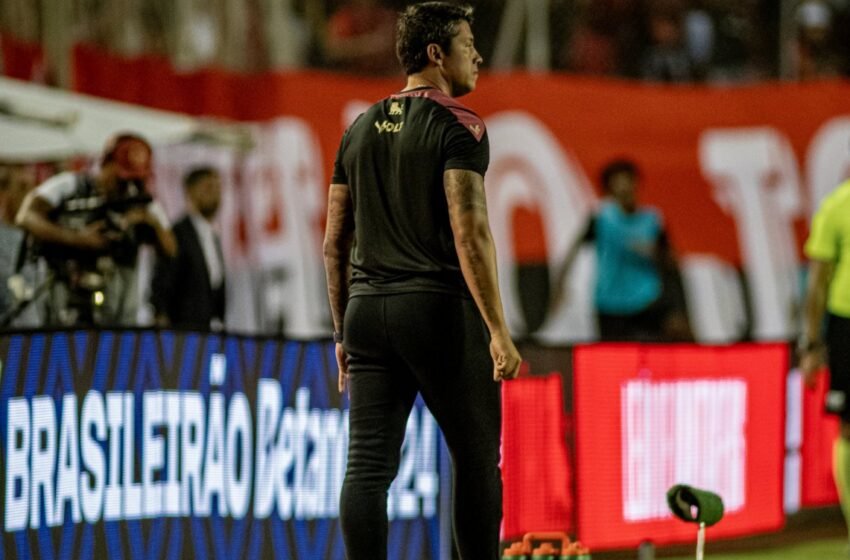  Carpini lamenta derrota para o Corinthians, mas confia em permanência do Vitória na elite