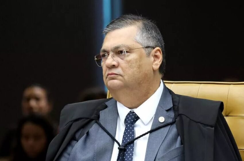  Dino mantém suspensão de emendas parlamentares e pede informações sobre repasses a ONGs