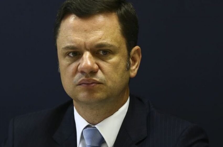  Moraes flexibiliza cautelar para ex-ministro de Bolsonaro cuidar de mãe doente
