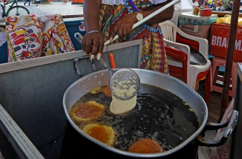  Repórter Metropole: No Dia da Baiana, soteropolitanos apontam o melhor acarajé de Salvador