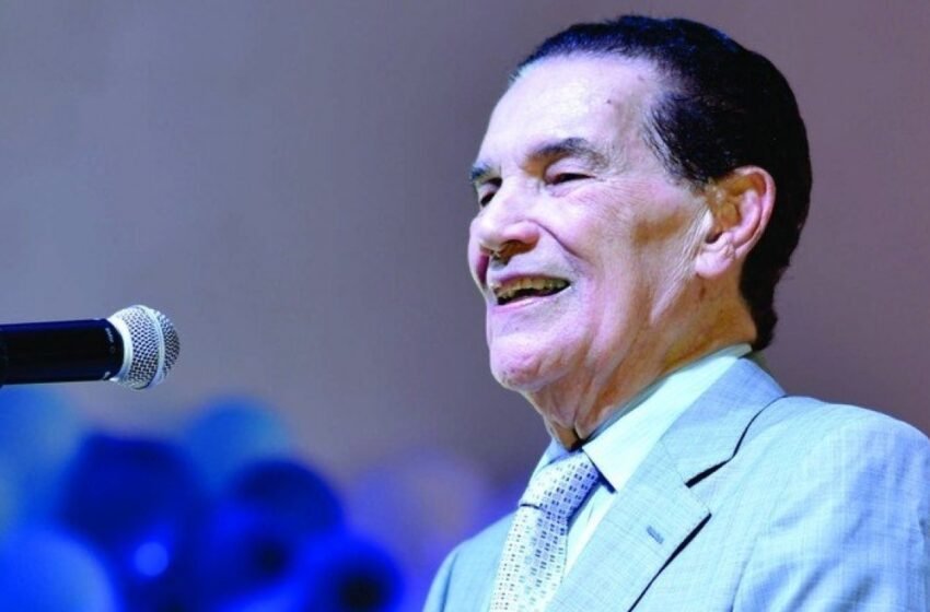  Líder espírita Divaldo Franco deixa hospital após nove dias de internação