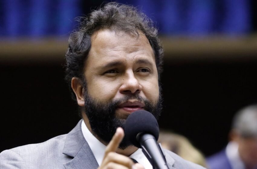  PSOL lança Pastor Henrique Vieira como candidato à presidência da Câmara