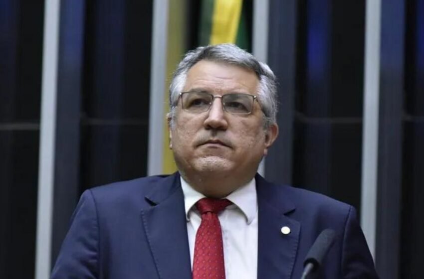  Isenção do IR de até R$ 5 mil ficará para o ano que vem, diz Padilha