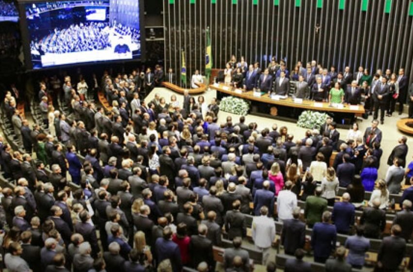  Câmara aprova mais de 10 projetos para combater a violência contra mulher