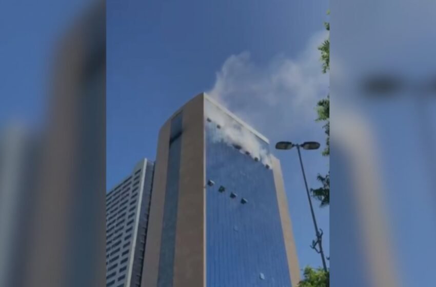  Edifício Thomé de Souza em Salvador é atingido por incêndio nesta segunda-feira