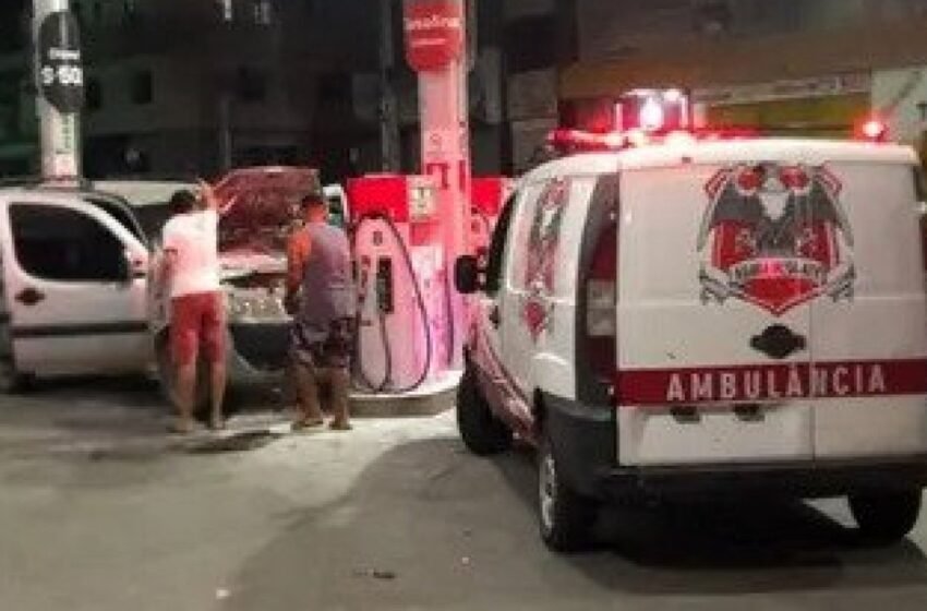  Veículo atinge bomba de combustível em Coité