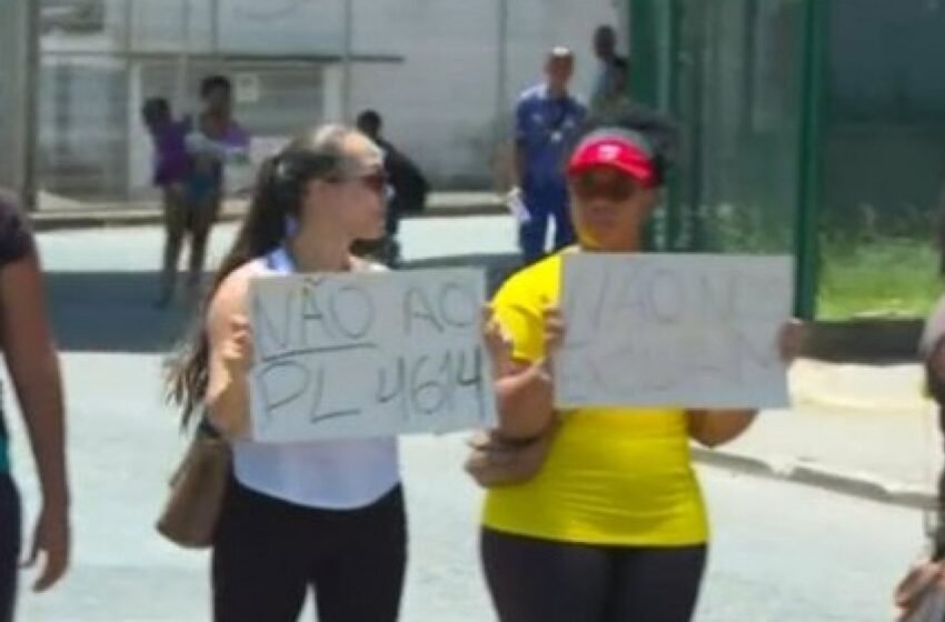  Protesto causa congestionamento no trânsito próximo à rodoviária de Salvador