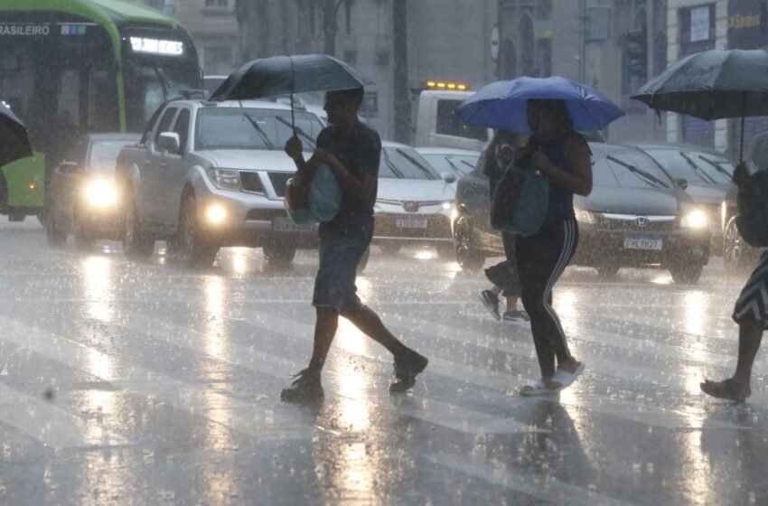  Inmet emite alerta para chuvas e ventos em parte da Bahia