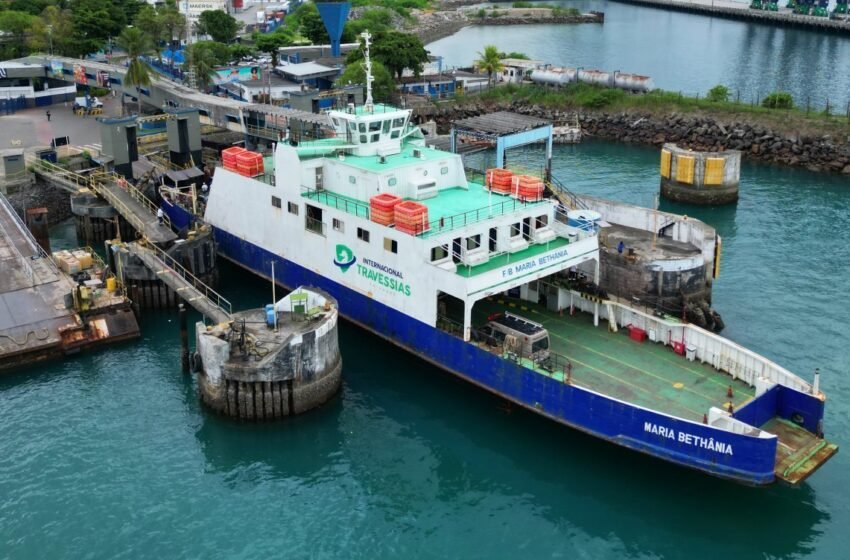  Ferry-boat tem movimento tranquilo nesta quarta-feira, feriado de Natal, em Salvador