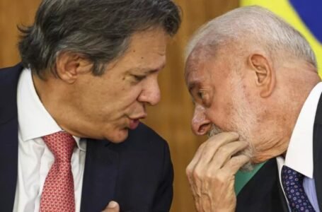 Haddad volta a Brasília e se reúne com Lula no Palácio da Alvorada