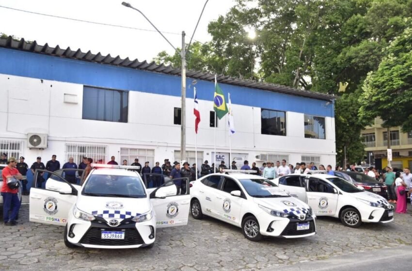  Mais segurança aos teixeirenses: Prefeitura entregou três novas viaturas para a Guarda Municipal