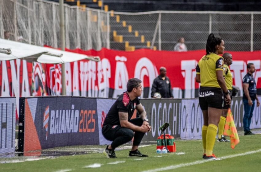  Carpini fica satisfeito com o Vitória após empate: “Gramado igualou o jogo”