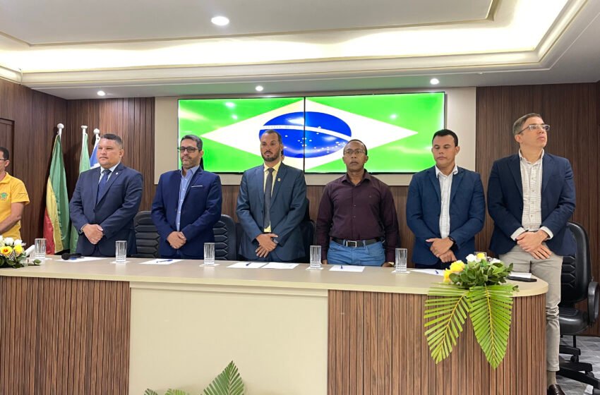 Câmara de Caravelas realiza sessão solene em homenagem ao Dia do Vereador