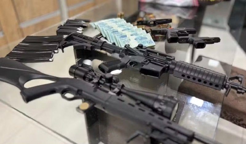  Sete pessoas são presas suspeitas de comércio ilegal de armas e munições