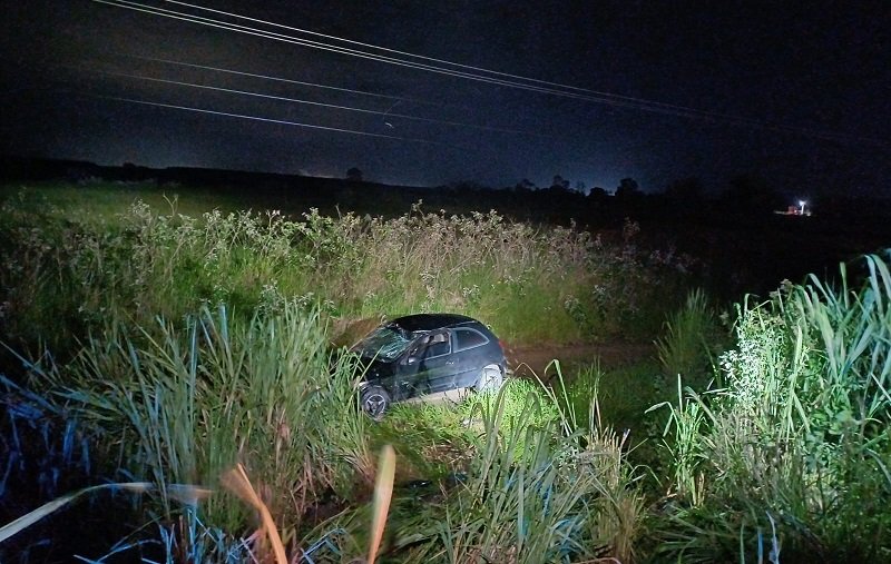  PRF alerta sobre cuidados na pista molhada após acidente com tombamento na BR-418 em Nova Viçosa