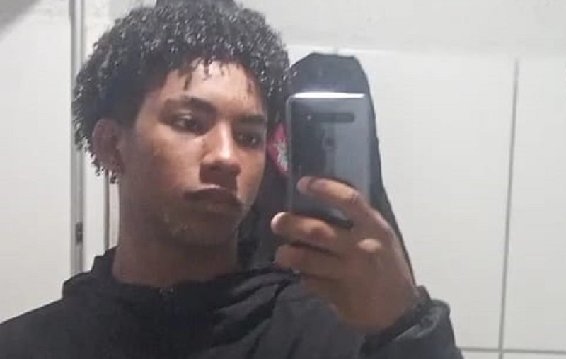  Invasão e crime brutal: jovem é assassinado com disparos de 9mm dentro do próprio quarto em Nova Viçosa